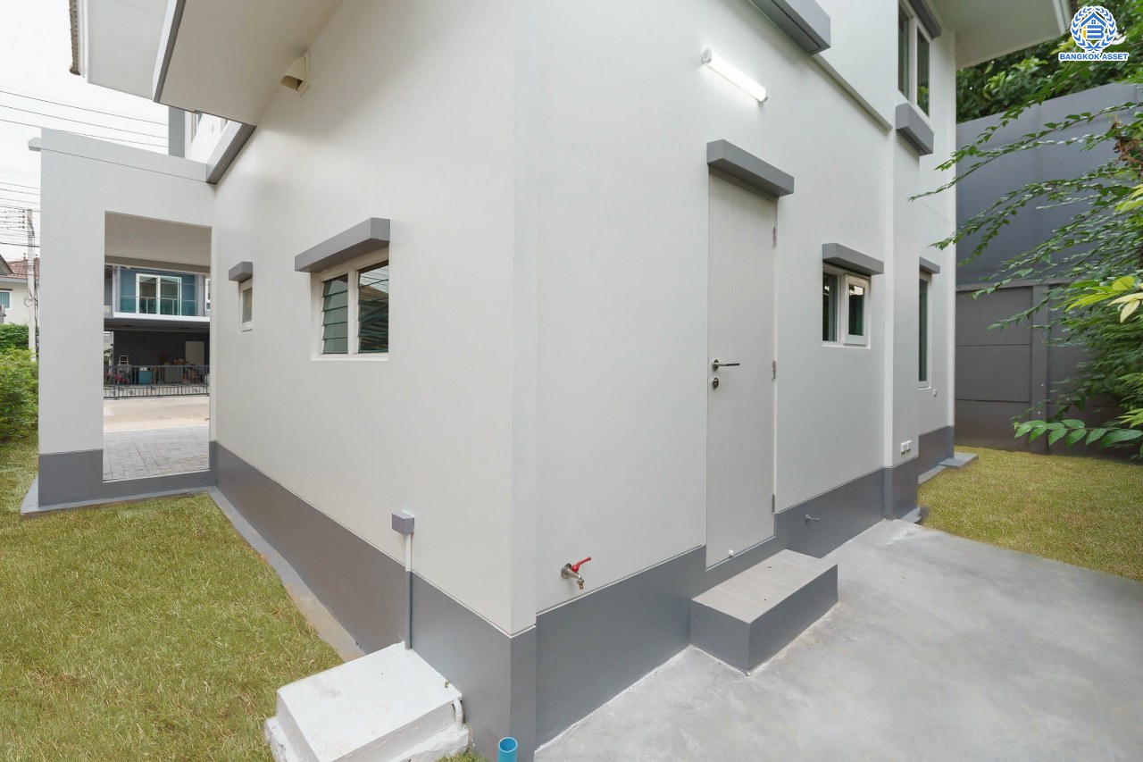 บ้านมือสองตกแต่งใหม่ โครงการ สราญสิริ ติวานนท์-แจ้งวัฒนะ2 หลังมุม เนื้อที่ 56.5 ตร.ว. ดีไซน์ตอบทุกไลฟ์สไตล์ ฟังก์ชัน 3 ห้องนอน 3 ห้องน้ำ จอดรถได้ 2 คัน Living ชั้นบนกว้างขวาง บนทำเลติดถนนใหญ่ เชื่อมต่อทุกเส้นทาง ใกล้จุดขึ้นทางด่วน "ศรีสมาน"